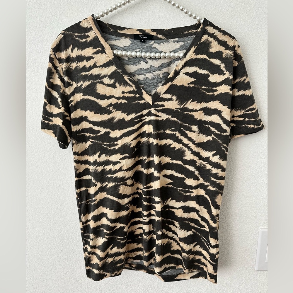 Rails Tiger Print V neck tshirt